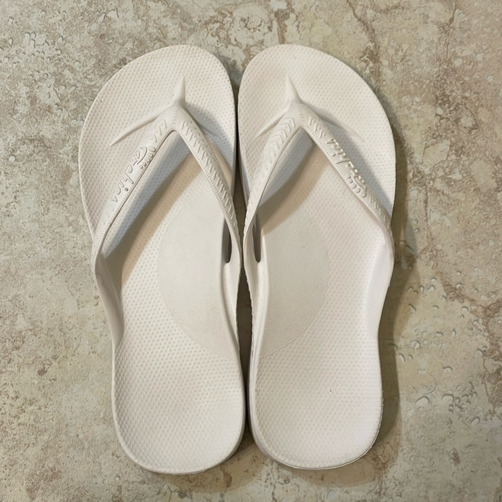 Archie’s White Flip Flops Size 7